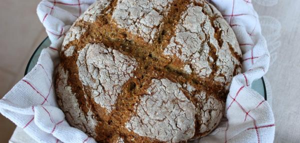 Runsaskuituinen soodaleipä