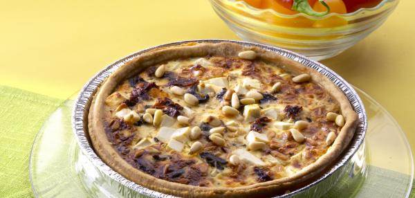 Aurinkoinen tomaatti-fetapiiras