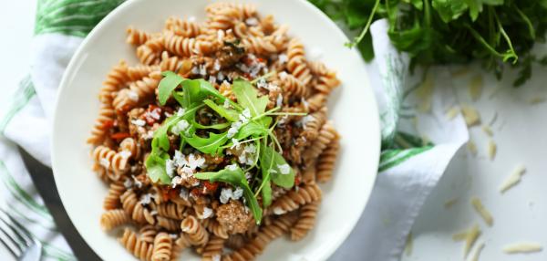 Aurinkokuivattu tomaatti-jauhelihakastike