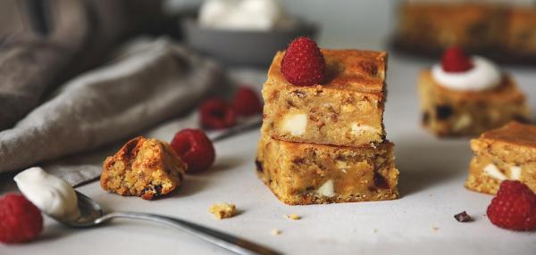 Blondies-valkosuklaapalat