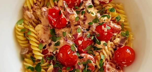 Feta-kirsikkatomaattipasta