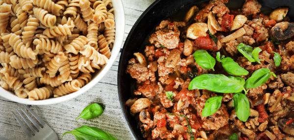 Fusillia sieni-jauhelihakastikkeen kanssa