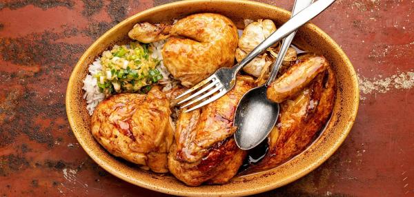 Hainan-chicken ja inkivääri-kevätsipulikastike