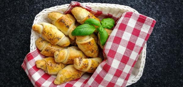 Huippuhelpot croissantit porotäytteellä