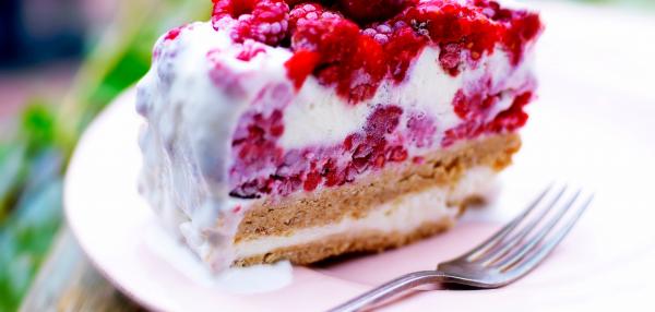 Jäädytetty vadelmatiramisu