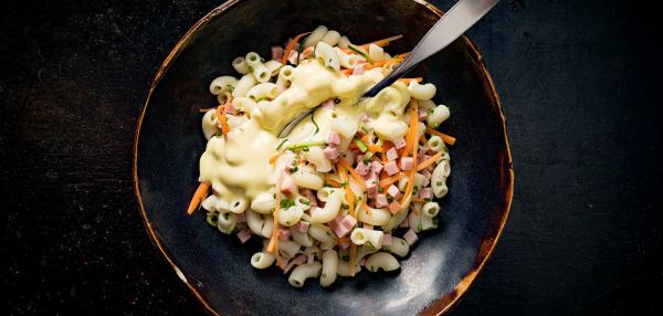 Japanilainen makaronisalaatti