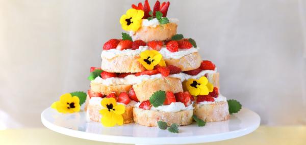 Kääretorttu-pyramidikakku