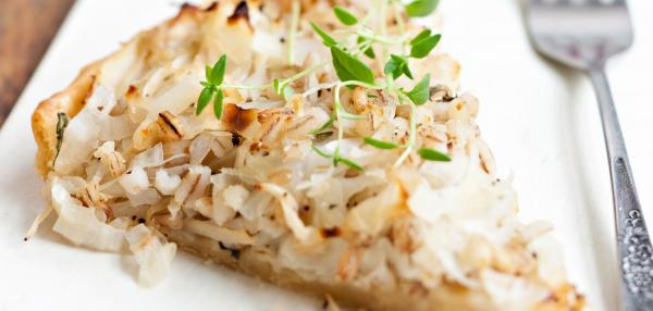 Kaalipiirakka kahdella pohjalla