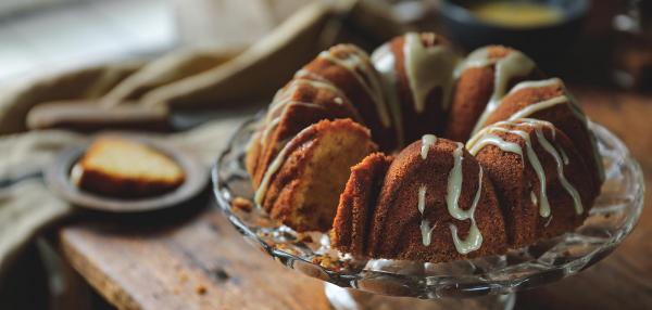 Kahvikakku valkosuklaaganachella