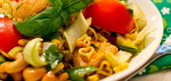 Kanasalaatti Kuitupastalla