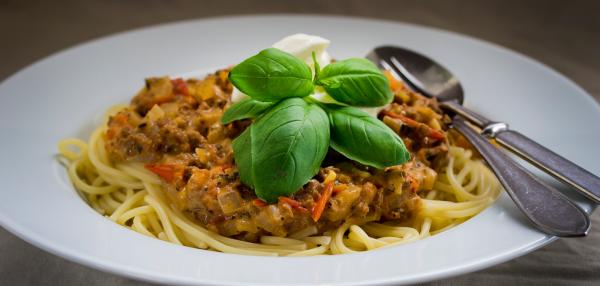 Kasvissyöjän Bolognesekastike