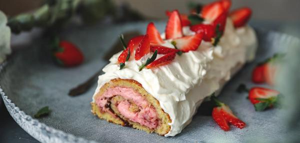 Kaurainen mansikkakääretorttu