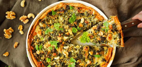 Lehtikaali-sinihomejuustopiirakka