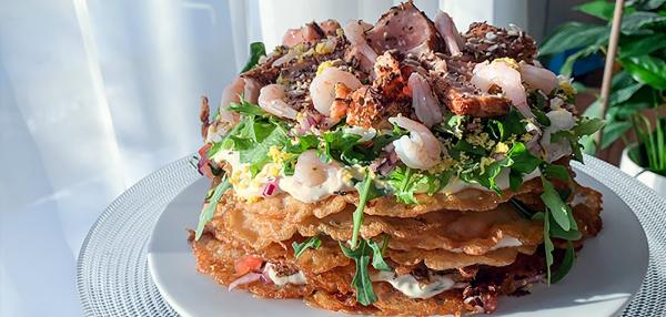 Lettukakku pastramilohella, katkaravuilla ja tsatsikilla