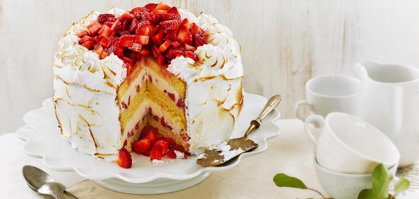 Mansikka-marenkikakku