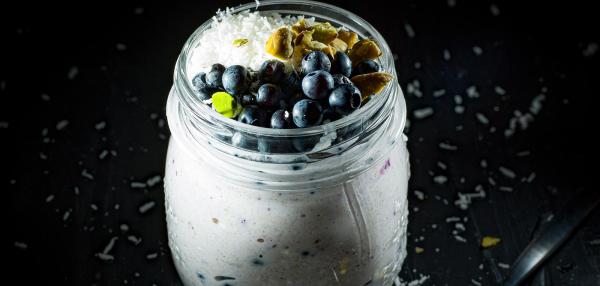 Mustikka-kookos-bircher