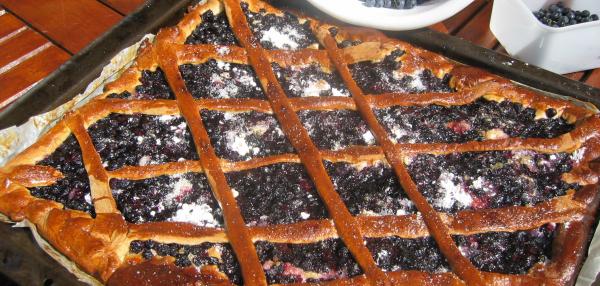 Mustikkapiirakka Pullataikinasta