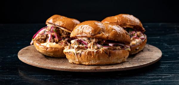 Pulled Pork Burger ja sumakki