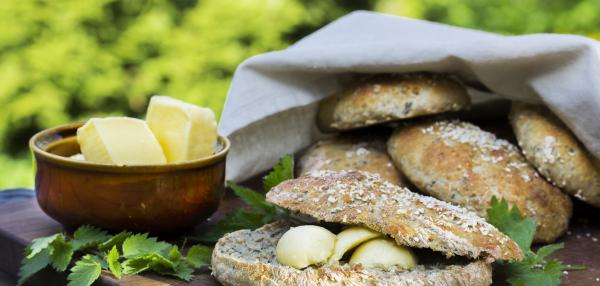 Nokkossämpylät juuritaikinaan