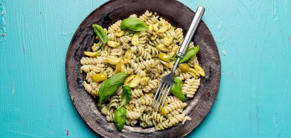 Oliivi-sardelli-pastasalaatti