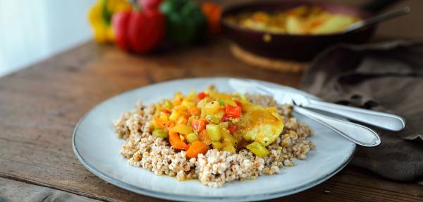 Paprika-mangochutney -kanaa ohralla