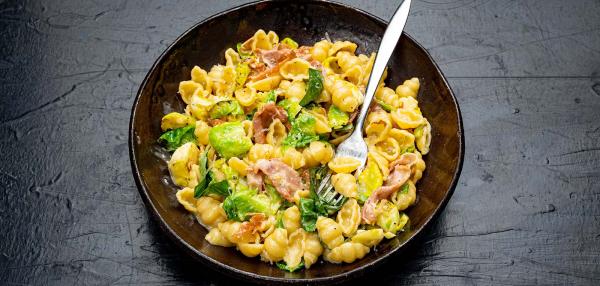 Pekoni-ruusukaalipasta Nashville