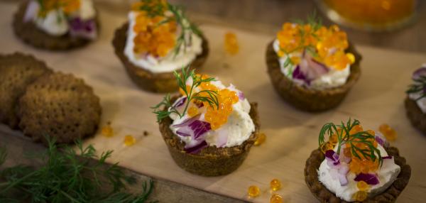 Pienet ruiskupit blinitäyttein