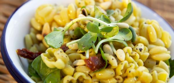 Pinaattinen pastasalaatti
