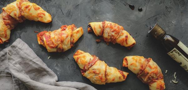 Pizzasarvet ilmakuivatulla kinkulla ja tryffelibalsamicolla