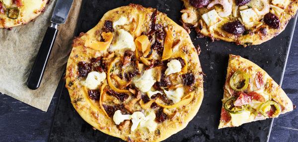 Pizzat juuritaikinaan