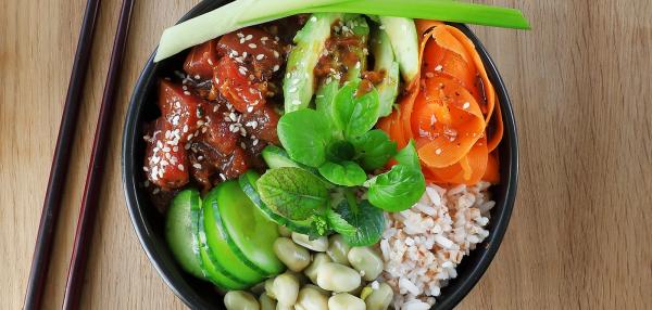 Poké-kulho riisi-ohralla