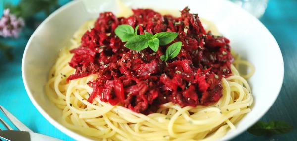 Punajuuri-jauhelihakastike