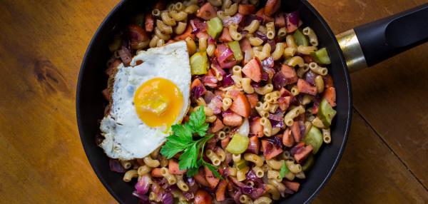 Pyttipannu pastalla
