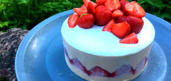 Raparperi-mansikka-fraisier