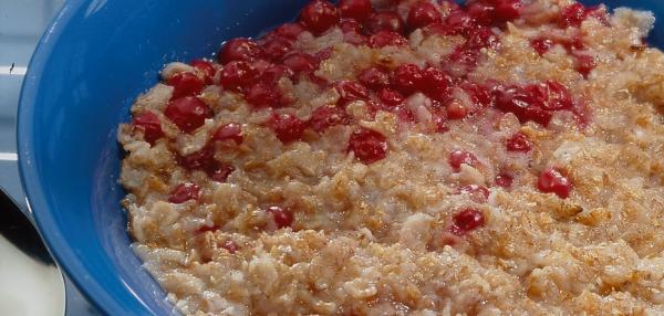 Ruispuolukkapuuro mikrossa