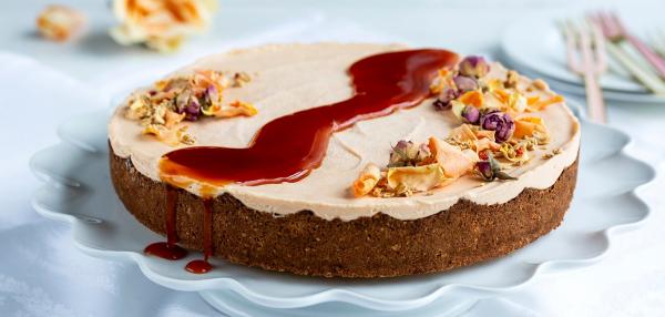 Ruusunmarja-valkosuklaakakku