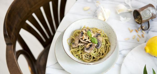 Sienipasta pähkinäpestolla