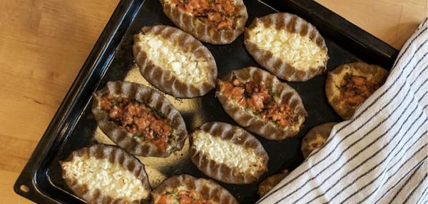 Lohi- ja fetakarjalanpiirakat