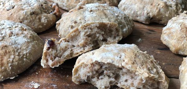 Superhelpot no knead -sämpylät