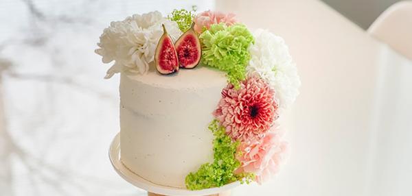 Täytekakku vaniljamoussella ja viikunahillolla