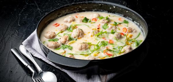 Thai-riisipuuro ja lihapyörykät