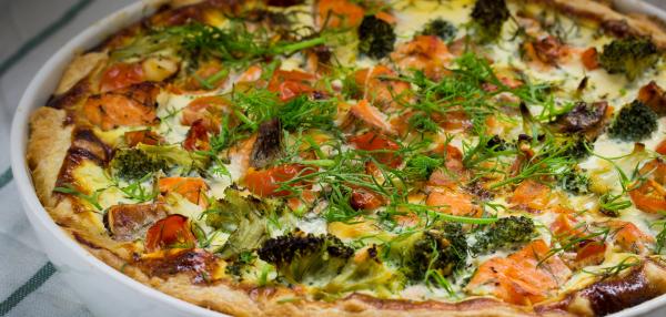 Tomaatti-lohipiirakka