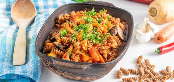 Tomaattinen jauhis-pastavuoka