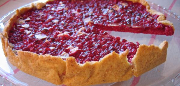 Puolukka-toscapiirakka