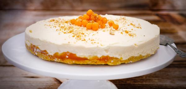 Tyrni-valkosuklaajuustokakku