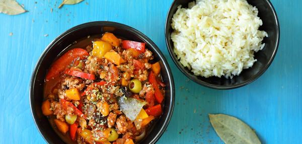 Värikäs jauhelihakastike