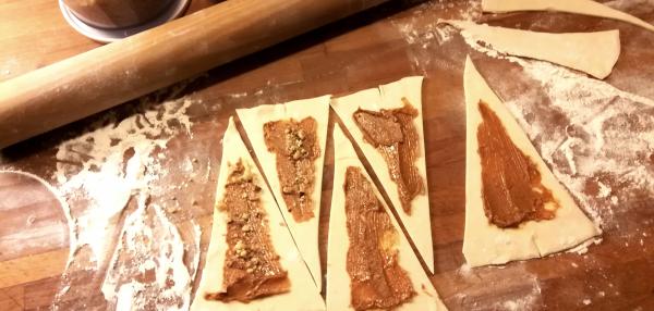 Vegaaniset maapähkinä-hillo minicroissantit