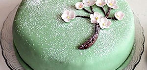 Omenankukkien aikaan