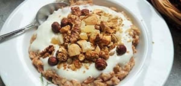 Porkkanakakkupuuro ja pähkinäinen granola, Kuva: Karoliina Martikainen