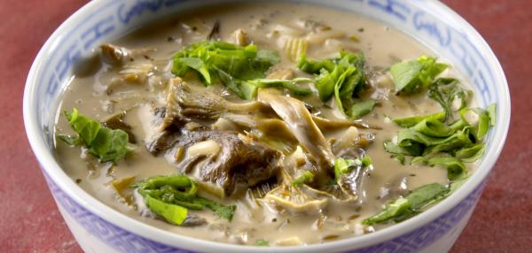 Suppilovahvero-Villiriisikeitto